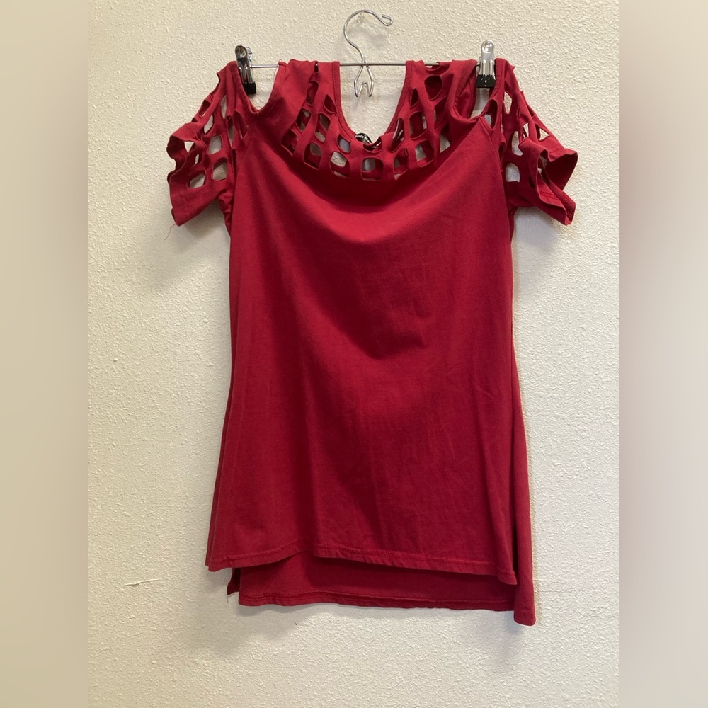 Red slit sleeve shirt